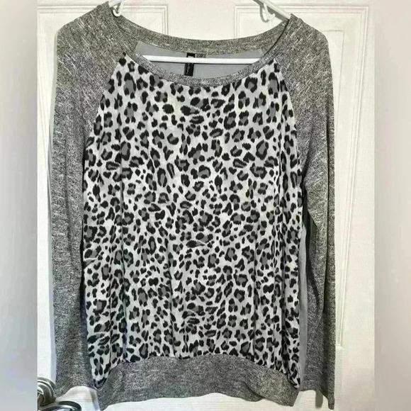 Kut From The Kloth Mixed Material Long Sleeve Grey Leopard Print Top Small - Picture 2 of 10